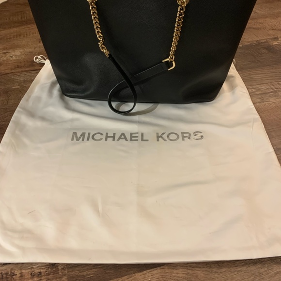 Michael Kors - Picture 1 of 3